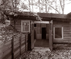 Halfondergronds gebouw